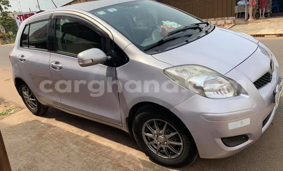 Sayi Na hannu Toyota Vitz Azurfa Mota in Abetifi a Gabas