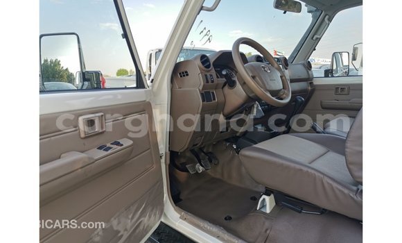 Ra Imported Toyota Land Cruiser funfun Ọkọ̀ in Import - Dubai ni Ashanti Ra Imported Toyota Land Cruiser funfun Ọkọ̀ in Import - Dubai ni Ashanti