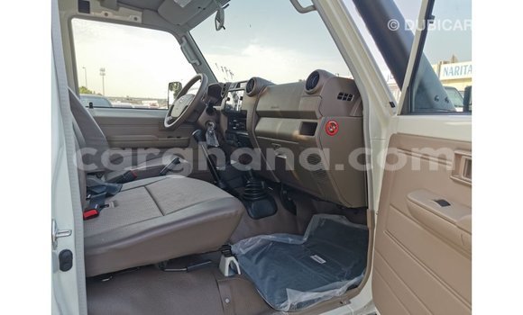 Ra Imported Toyota Land Cruiser funfun Ọkọ̀ in Import - Dubai ni Ashanti Ra Imported Toyota Land Cruiser funfun Ọkọ̀ in Import - Dubai ni Ashanti