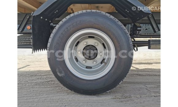 Sayi Imported Mitsubishi Fuso White Babbar mota in Import - Dubai a Ashanti Sayi Imported Mitsubishi Fuso White Babbar mota in Import - Dubai a Ashanti