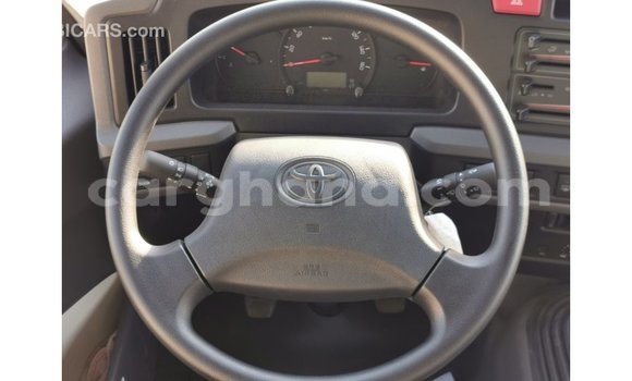 Buy Import Toyota Coaster White Car in Import - Dubai in Ashanti Buy Import Toyota Coaster White Car in Import - Dubai in Ashanti