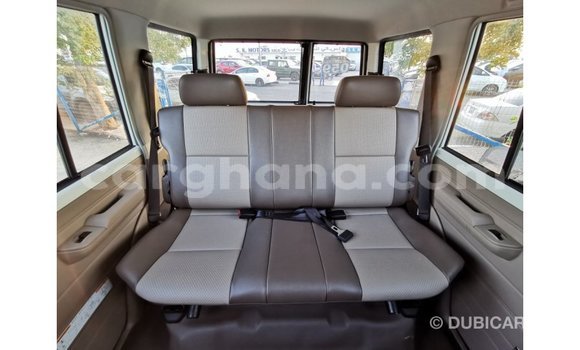 Buy Import Toyota Land Cruiser White Car in Import - Dubai in Ashanti Buy Import Toyota Land Cruiser White Car in Import - Dubai in Ashanti