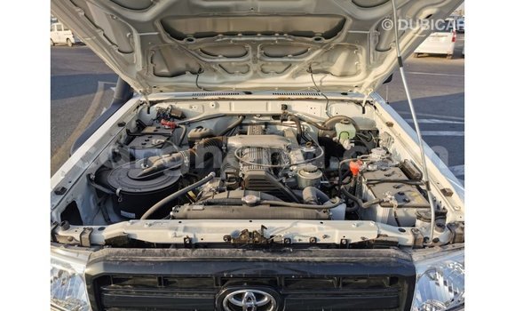 Buy Import Toyota Land Cruiser White Car in Import - Dubai in Ashanti Buy Import Toyota Land Cruiser White Car in Import - Dubai in Ashanti