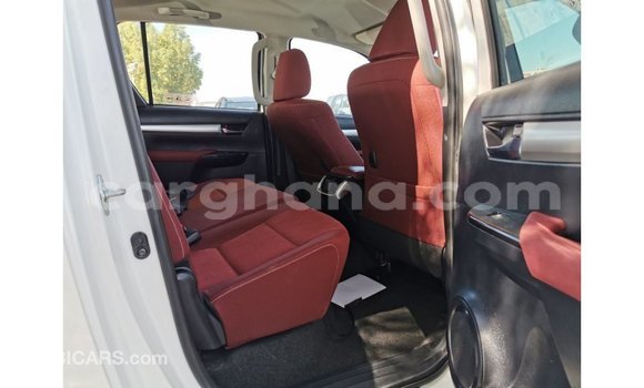 Sayi Imported Toyota Hilux White Mota in Import - Dubai a Ashanti Sayi Imported Toyota Hilux White Mota in Import - Dubai a Ashanti