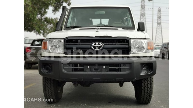 Big with watermark toyota land cruiser ashanti import dubai 17754