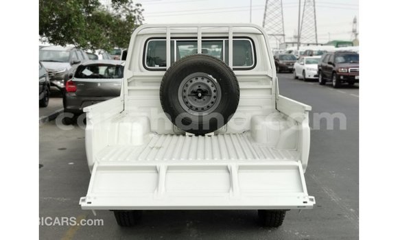 Buy Import Toyota Land Cruiser White Car in Import - Dubai in Ashanti Buy Import Toyota Land Cruiser White Car in Import - Dubai in Ashanti