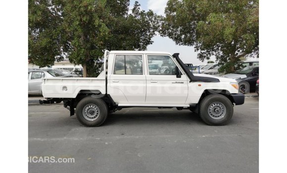 Buy Import Toyota Land Cruiser White Car in Import - Dubai in Ashanti Buy Import Toyota Land Cruiser White Car in Import - Dubai in Ashanti