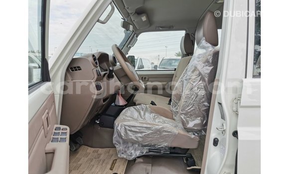 Buy Import Toyota Land Cruiser White Car in Import - Dubai in Ashanti Buy Import Toyota Land Cruiser White Car in Import - Dubai in Ashanti