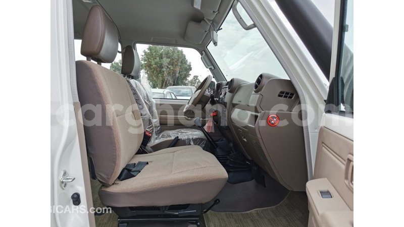 Big with watermark toyota land cruiser ashanti import dubai 17754