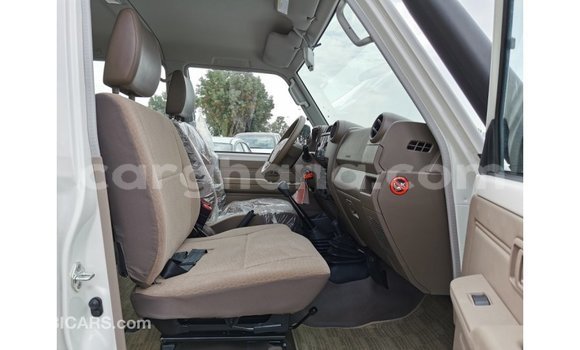 Buy Import Toyota Land Cruiser White Car in Import - Dubai in Ashanti Buy Import Toyota Land Cruiser White Car in Import - Dubai in Ashanti