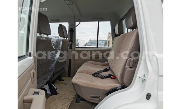 Buy Import Toyota Land Cruiser White Car in Import - Dubai in Ashanti Buy Import Toyota Land Cruiser White Car in Import - Dubai in Ashanti