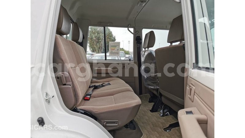 Big with watermark toyota land cruiser ashanti import dubai 17754