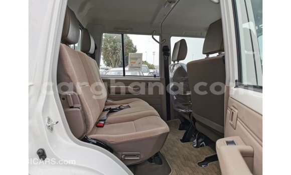 Buy Import Toyota Land Cruiser White Car in Import - Dubai in Ashanti Buy Import Toyota Land Cruiser White Car in Import - Dubai in Ashanti