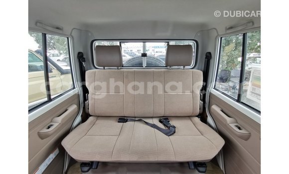Buy Import Toyota Land Cruiser White Car in Import - Dubai in Ashanti Buy Import Toyota Land Cruiser White Car in Import - Dubai in Ashanti