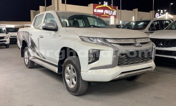 Buy Import Mitsubishi L200 White Car in Import - Dubai in Ashanti Buy Import Mitsubishi L200 White Car in Import - Dubai in Ashanti