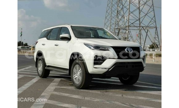 Ra Imported Toyota Fortuner funfun Ọkọ̀ in Import - Dubai ni Ashanti Ra Imported Toyota Fortuner funfun Ọkọ̀ in Import - Dubai ni Ashanti