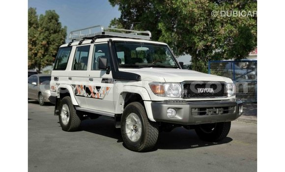 Ra Imported Toyota Land Cruiser funfun Ọkọ̀ in Import - Dubai ni Ashanti Ra Imported Toyota Land Cruiser funfun Ọkọ̀ in Import - Dubai ni Ashanti