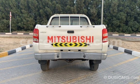 Ra Imported Mitsubishi L200 funfun Ọkọ̀ in Import - Dubai ni Ashanti Ra Imported Mitsubishi L200 funfun Ọkọ̀ in Import - Dubai ni Ashanti