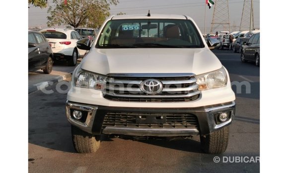 Sayi Imported Toyota Hilux White Mota in Import - Dubai a Ashanti Sayi Imported Toyota Hilux White Mota in Import - Dubai a Ashanti