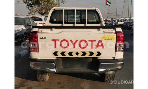 Sayi Imported Toyota Hilux White Mota in Import - Dubai a Ashanti Sayi Imported Toyota Hilux White Mota in Import - Dubai a Ashanti