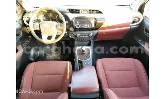 Sayi Imported Toyota Hilux White Mota in Import - Dubai a Ashanti Sayi Imported Toyota Hilux White Mota in Import - Dubai a Ashanti