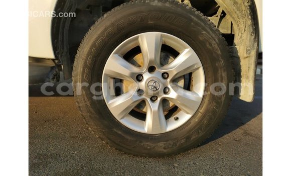 Sayi Imported Toyota Hilux White Mota in Import - Dubai a Ashanti Sayi Imported Toyota Hilux White Mota in Import - Dubai a Ashanti