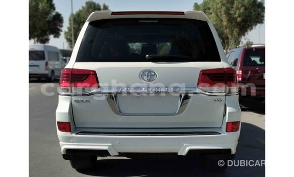 Ra Imported Toyota Land Cruiser funfun Ọkọ̀ in Import - Dubai ni Ashanti Ra Imported Toyota Land Cruiser funfun Ọkọ̀ in Import - Dubai ni Ashanti