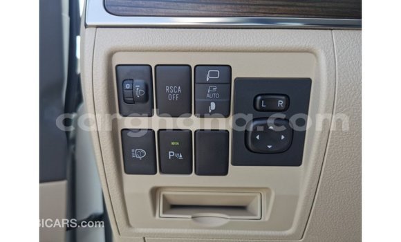 Sayi Imported Toyota Land Cruiser White Mota in Import - Dubai a Ashanti Sayi Imported Toyota Land Cruiser White Mota in Import - Dubai a Ashanti