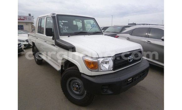Sayi Imported Toyota Land Cruiser White Mota in Import - Dubai a Ashanti Sayi Imported Toyota Land Cruiser White Mota in Import - Dubai a Ashanti