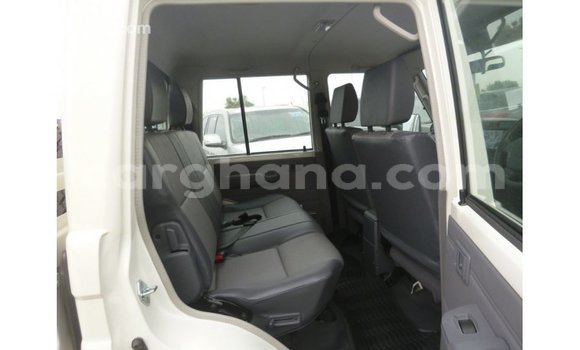 Sayi Imported Toyota Land Cruiser White Mota in Import - Dubai a Ashanti Sayi Imported Toyota Land Cruiser White Mota in Import - Dubai a Ashanti