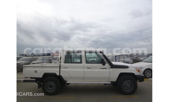 Sayi Imported Toyota Land Cruiser White Mota in Import - Dubai a Ashanti Sayi Imported Toyota Land Cruiser White Mota in Import - Dubai a Ashanti