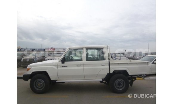 Sayi Imported Toyota Land Cruiser White Mota in Import - Dubai a Ashanti Sayi Imported Toyota Land Cruiser White Mota in Import - Dubai a Ashanti