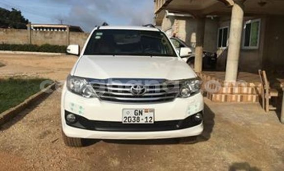 Sayi Na hannu Toyota Fortuner White Mota in Accra a Greater Accra Sayi Na hannu Toyota Fortuner White Mota in Accra a Greater Accra