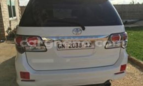 Sayi Na hannu Toyota Fortuner White Mota in Accra a Greater Accra Sayi Na hannu Toyota Fortuner White Mota in Accra a Greater Accra