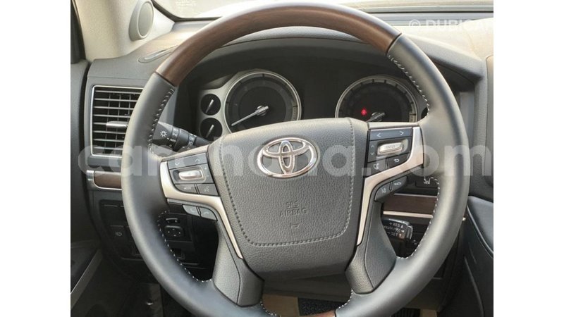 Big with watermark toyota land cruiser ashanti import dubai 17910