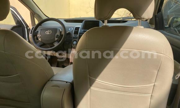 Ra Àlòkù Toyota Prius funfun Ọkọ̀ in Accra ni Greater Accra