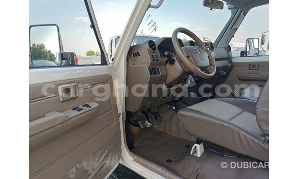 Sayi Imported Toyota Land Cruiser White Mota in Import - Dubai a Ashanti Sayi Imported Toyota Land Cruiser White Mota in Import - Dubai a Ashanti