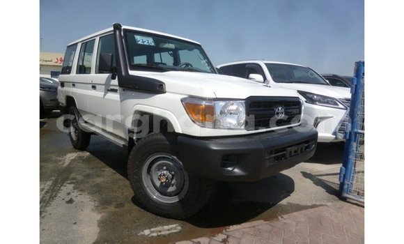 Buy Import Toyota Land Cruiser White Car in Import - Dubai in Ashanti Buy Import Toyota Land Cruiser White Car in Import - Dubai in Ashanti