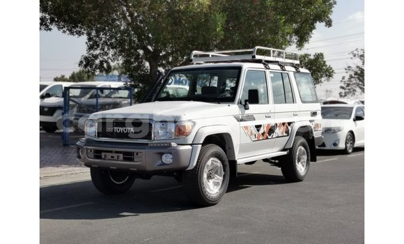Buy Import Toyota Land Cruiser White Car in Import - Dubai in Ashanti Buy Import Toyota Land Cruiser White Car in Import - Dubai in Ashanti