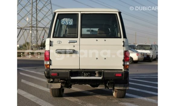 Sayi Imported Toyota Land Cruiser White Mota in Import - Dubai a Ashanti Sayi Imported Toyota Land Cruiser White Mota in Import - Dubai a Ashanti