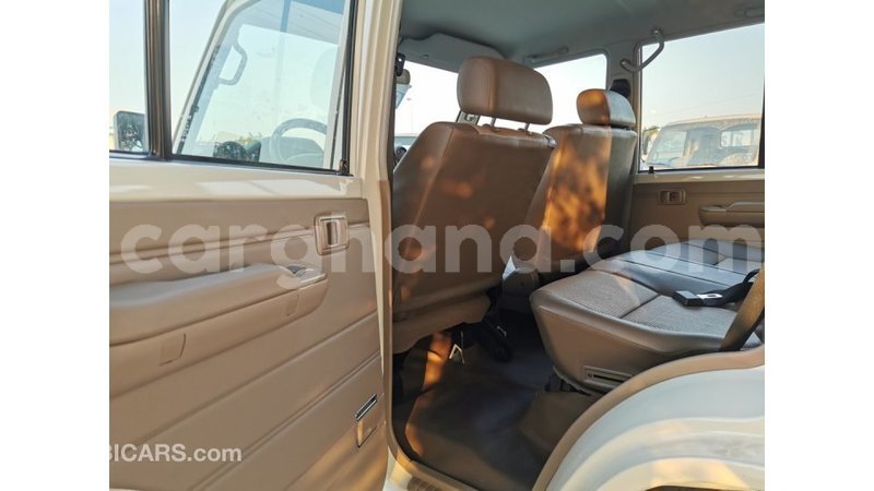 Big with watermark toyota land cruiser ashanti import dubai 17976