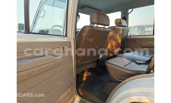 Sayi Imported Toyota Land Cruiser White Mota in Import - Dubai a Ashanti Sayi Imported Toyota Land Cruiser White Mota in Import - Dubai a Ashanti