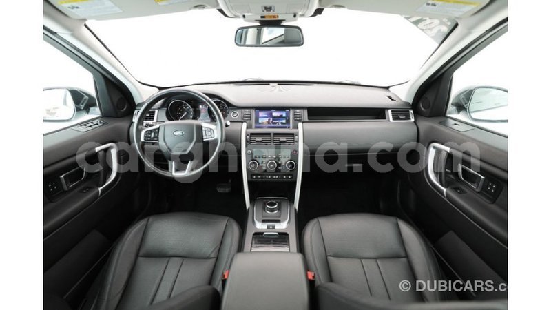 Big with watermark land rover discovery ashanti import dubai 17984