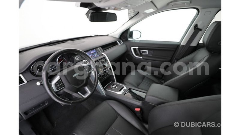 Big with watermark land rover discovery ashanti import dubai 17984