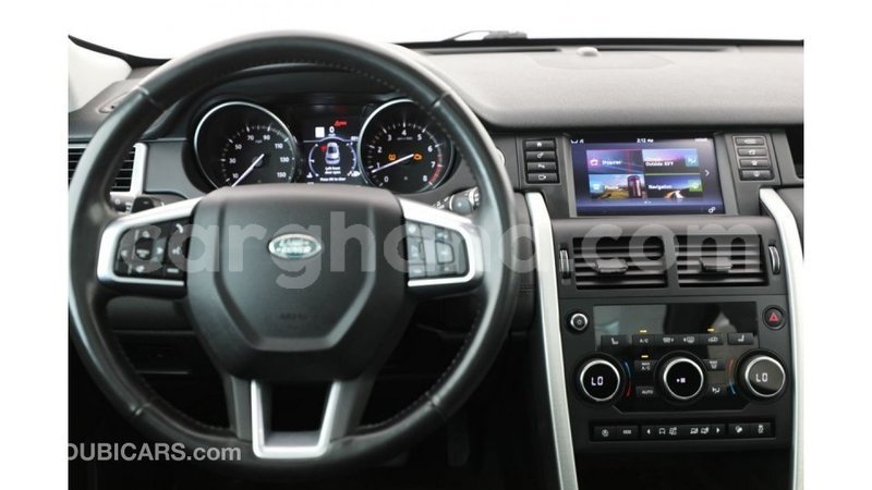 Big with watermark land rover discovery ashanti import dubai 17984