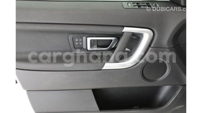 Big with watermark land rover discovery ashanti import dubai 17984