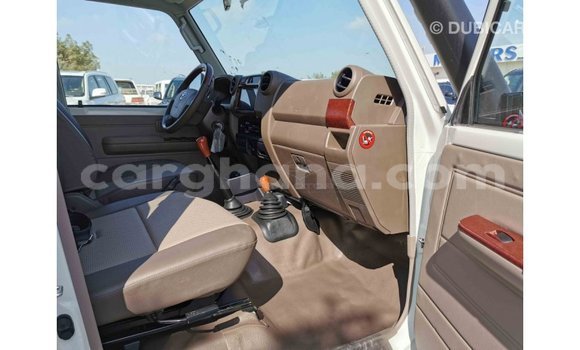 Sayi Imported Toyota Land Cruiser White Mota in Import - Dubai a Ashanti Sayi Imported Toyota Land Cruiser White Mota in Import - Dubai a Ashanti