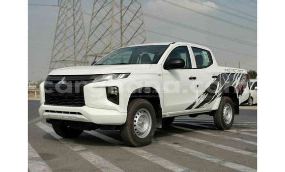 Buy Import Mitsubishi L200 White Car in Import - Dubai in Ashanti Buy Import Mitsubishi L200 White Car in Import - Dubai in Ashanti