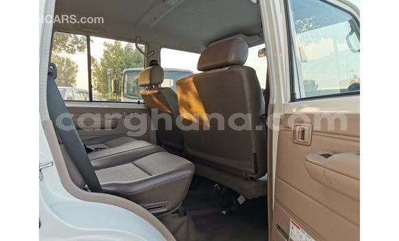 Buy Import Toyota Land Cruiser White Car in Import - Dubai in Ashanti Buy Import Toyota Land Cruiser White Car in Import - Dubai in Ashanti