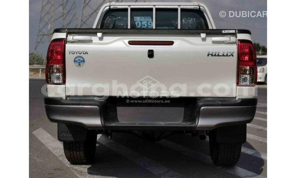 Sayi Imported Toyota Hilux White Mota in Import - Dubai a Ashanti Sayi Imported Toyota Hilux White Mota in Import - Dubai a Ashanti